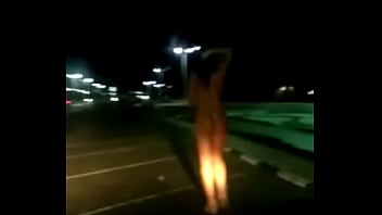 Preview 3 of Dolgun Gtlu - Exibidinha,  peladinha,  safadinha na rua...