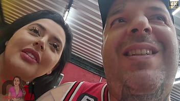Preview 1 of Long Nipples Threesome - Seduzi um homem na pastelaria e fomos foder no carro dentro do estacionamento.