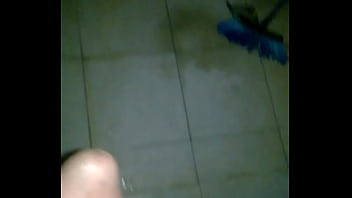 Preview 4 of Free Tube Muslim - Batendo at&eacute_ gozar no banheiro