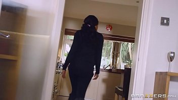 Preview 2 of Alur A Mom And Son - Brazzers - Kiki Minaj - Big Butts Like It Big