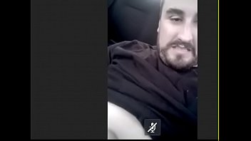 Preview 1 of Indian Sana Fey Bu - Homem tocando uma dentro do carro