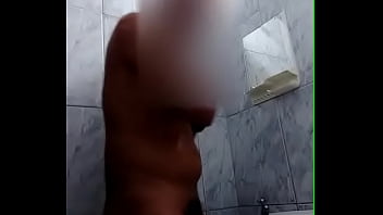 Preview 4 of Jan Isaac - tomando banho
