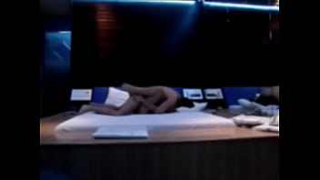 Preview 2 of Afro Black - Esposa gemendo com amante no motel