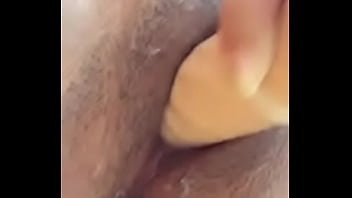 Preview 2 of Lesbian Rimjob Milf Teen - Esposa Socando o Consolo