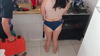 Preview 1 of Mu Ctar - chamei o vizinho encanador e ofereci o pagamento ou um presente misterioso enquanto marido estava fora