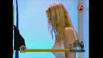 Preview 4 of Phim Sex Dit Nhau Cua Phap - Alejandra D&iacute_az biombo y polera mojada &iexcl_Muy sexy!