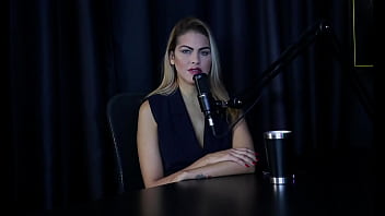 Preview 4 of Mmf Scat Sex - Ela faz um teste do sof&aacute_,  n&atilde_o gosta quando o cliente tira o preservativo,  em muito fetiche de chuva dourada e o dono da produtora tentou [...] dela - Evelyn Buarque (SHEER/RED)