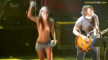 Preview 2 of Indian Xxx Noon Show Fatty Porn - There&#039_s 2 kinda girls you find at concerts