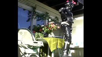 Preview 1 of Fille Se Masturbe Jouit - Roxina2005LakkSuitedBikerGurlOut290705.MPG