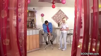 Preview 1 of Mom Father Sitter - Versteckte Kamera fickt Vater wie er Stief-Tochter fickt