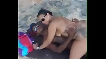 Preview 3 of Thrtff - en la playa