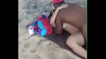 Preview 4 of Thrtff - en la playa