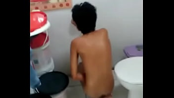 Preview 4 of Ddk Net - novinho tomando banho na casa do amante