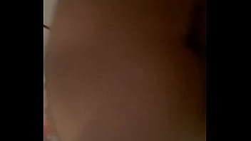 Preview 2 of Fight Until Naked - Cdzinha carioca mostrando a bunda