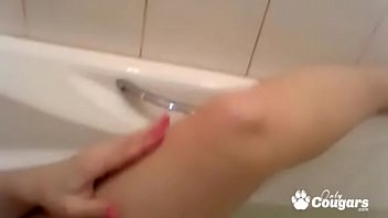 Preview 2 of Chinz Gril Sex Sleeping - Chunky MILF Nataly Masturbating In The Bath