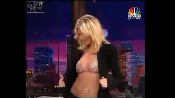 Preview 3 of Eat Pussy On Couch - Heidi Klum Sexy Bra