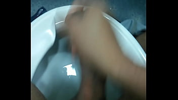 Preview 1 of Big Agi - Paja en el ba&ntilde_o Muy lechero
