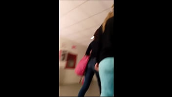 Preview 3 of Group Pussy Torture Public - culo imperdible riquisimo de universitaria subiendo escaleras en leggins