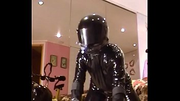 Preview 2 of Xxxbanla - Roxina2002SexyRubberOx180202XXL.WMV