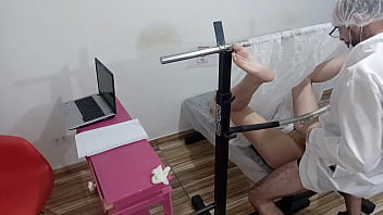 Preview 4 of Hindi Chut Chueai - Ginecologista examina com sexo!
