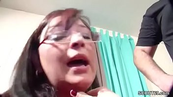Preview 2 of Tamil Sex Filim - Ehemann wird sein Traum wahr und er darf 2 MILF Ficken
