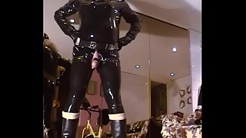 Preview 4 of Nipple Play Muscle - Roxina2004HeavyRubberSlutCumAtLast160104XL.MPG