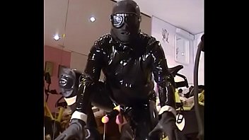 Preview 2 of Peliculas Espaniolas - Roxina2002RubberOxInRidingBootz031002XL.MPG