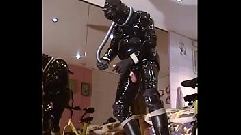 Preview 1 of Peliculas Espaniolas - Roxina2002RubberOxInRidingBootz031002XL.MPG