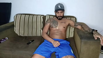 Preview 1 of Pilipino Pussy Licking - Neg&atilde_o descarregando seu pauz&atilde_o de 21,  at&eacute_ gozar igual um cavalo no cio