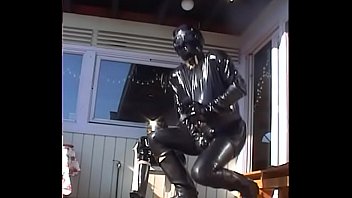 Preview 4 of Uma Sexes - Roxina2003RubberlPlayinAndOut150303XXXL.MPG