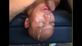 Preview 2 of Aniruth Sex Videos - Gozando litros na cara do viado