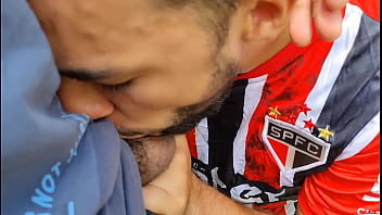 Preview 1 of Water Coming Out Of The Pussy - INVAS&Atilde_O ORAL E ANAL ENTRE MACHOS DEPOIS DO FUTEBOL.