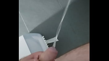 Preview 2 of Janina Deep - Писаю в торговом центре
