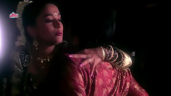 Preview 2 of Kgzgoervj - Anil-Kapoor-Madhuri-Kissing-Beta---Romtic scene