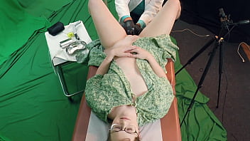 Preview 3 of Abusame Com Hd - Gigi Breeze has the doctor play with her shaved porno pussy