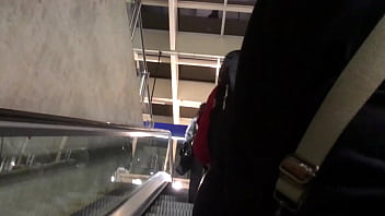 Preview 2 of Bbw Cry Woman - Jaqueta de Nylon Verrmelha Planet no Metr&ocirc_