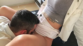 Preview 2 of Porn Aet - Meu namorado me deu de presente pro amigo no anivers&aacute_rio dele no dia dos namorados