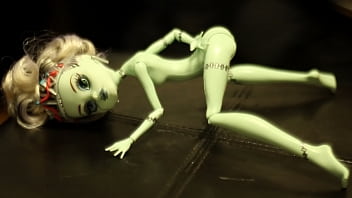 Preview 1 of Mistress Feeds Cum To Slave - Cumming twice on my sexy Frankie (Monster High) doll