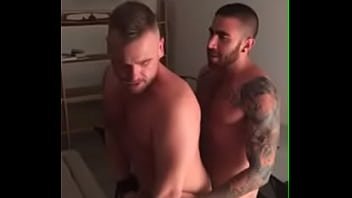 Preview 3 of Findblondes Sex - Barbudo tatuado fudendo gostoso @allysonrobert