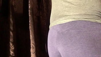 Preview 4 of Joao Monlevade - cross de closet dandose unas nalgadas y modelando leggins