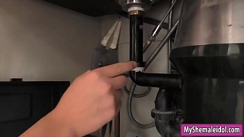 Preview 1 of Susu Mak - TS plumber pipes blonde fucked sexy girl in the assholeo 0329