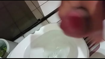 Preview 3 of Nath Farts - Coroa batendo filmando batendo punheta e envia no whats