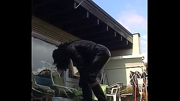 Preview 2 of Tina Fisting - RoxinaRetroGurlInZentaiAndGasmaskWanking280604.WMV