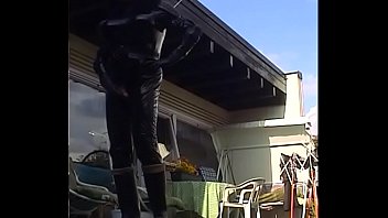Preview 1 of Tina Fisting - RoxinaRetroGurlInZentaiAndGasmaskWanking280604.WMV