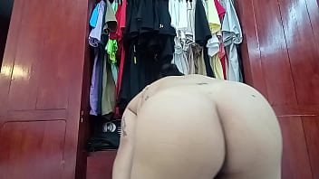Preview 3 of Vanuatu Ponor - Criada muy culona se desnuda despacito