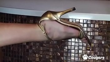 Preview 1 of Gain Up - MILF Treats Her Man To A Footjob
