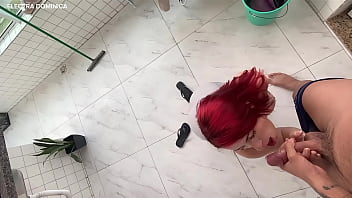 Preview 3 of Wwwxxx Vdeoo - Contratei essa empregada e fiquei louco com essa bunda grande,  ela &eacute_ muito safada,  quase minha mulher me pega no flagra