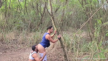 Preview 2 of Mom Pussy Liked - Pega&ccedil_&atilde_o no parque v&aacute_rios homens Transando em P&uacute_blico