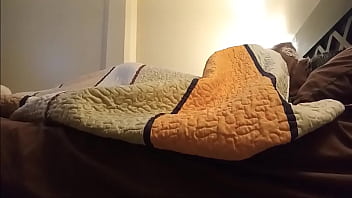 Preview 1 of Office Mans Sex - COMPA&Ntilde_ERO DE CUARTO DE MI ESPOSO ENTRA A MI CAMA MIENTRAS EL SE VA A COMPRAR COMIDA Y ME HACE CORRES 4 VECES