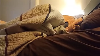 Preview 4 of Office Mans Sex - COMPA&Ntilde_ERO DE CUARTO DE MI ESPOSO ENTRA A MI CAMA MIENTRAS EL SE VA A COMPRAR COMIDA Y ME HACE CORRES 4 VECES